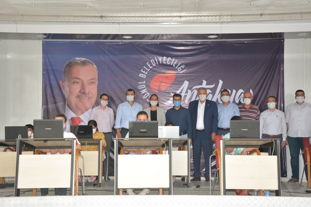 Antakya Belediyesi Mobil Tır ile Eğitime Destek Veriyor
