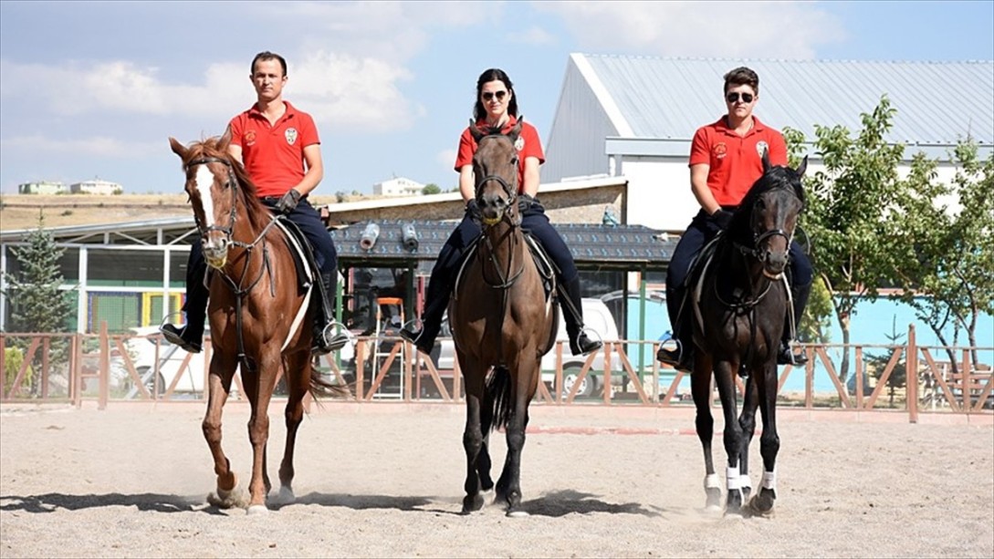 Atlı Polisler Göreve Hazır