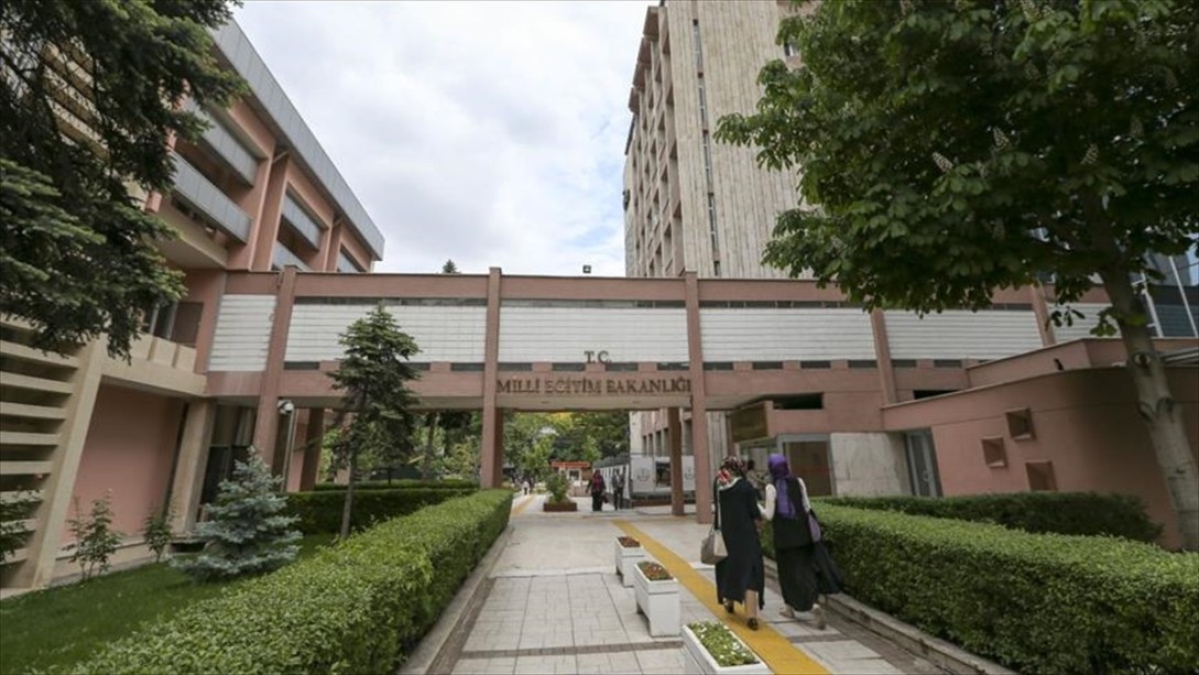 'Danıştay'ın Öğrenci Andı Kararı Kesin Değil'