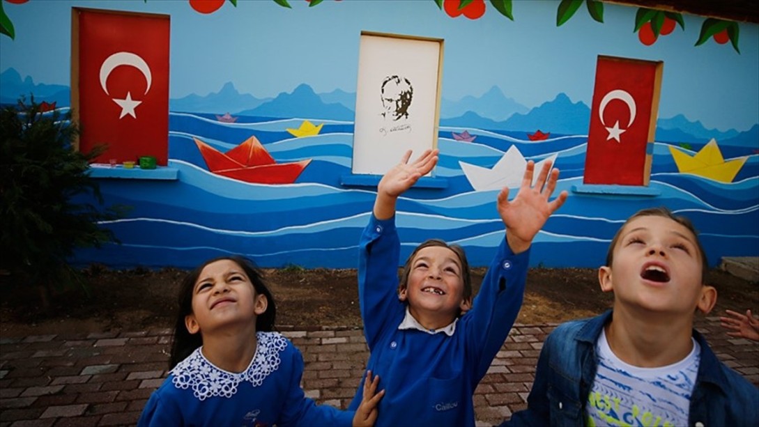 Festivalde Köy Okulunun Duvarına Sanatsal Dokunuş