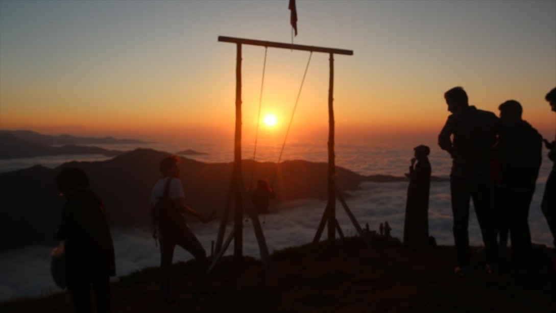 Fırtına Vadisi'nde İzinsiz Kurulan Salıncaklar Kaldırıldı