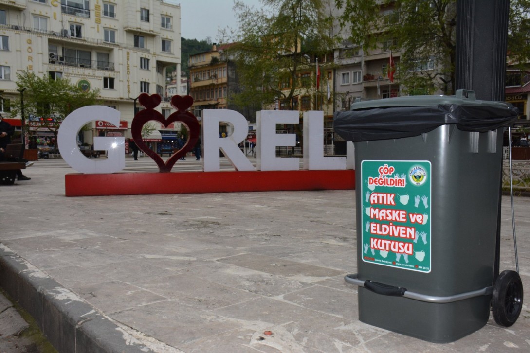 Görele Belediyesi Şehrin Belli Noktalarına ‘Atık, Maske ve Eldiven’ Kutuları Yerleştirdi