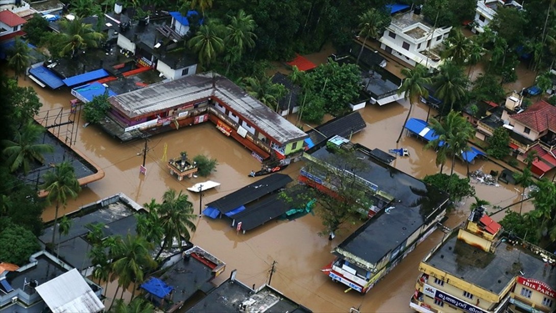 Hindistan'daki Yağışlar Can Almaya Devam Ediyor
