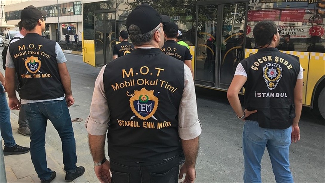 İstanbul Polisinden Okul Çevrelerinde Denetim