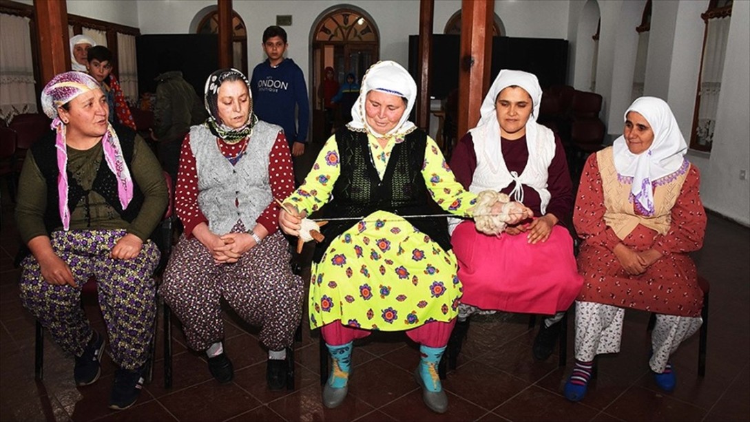 Köy Kadınları Sahne Tozunu Sevdi