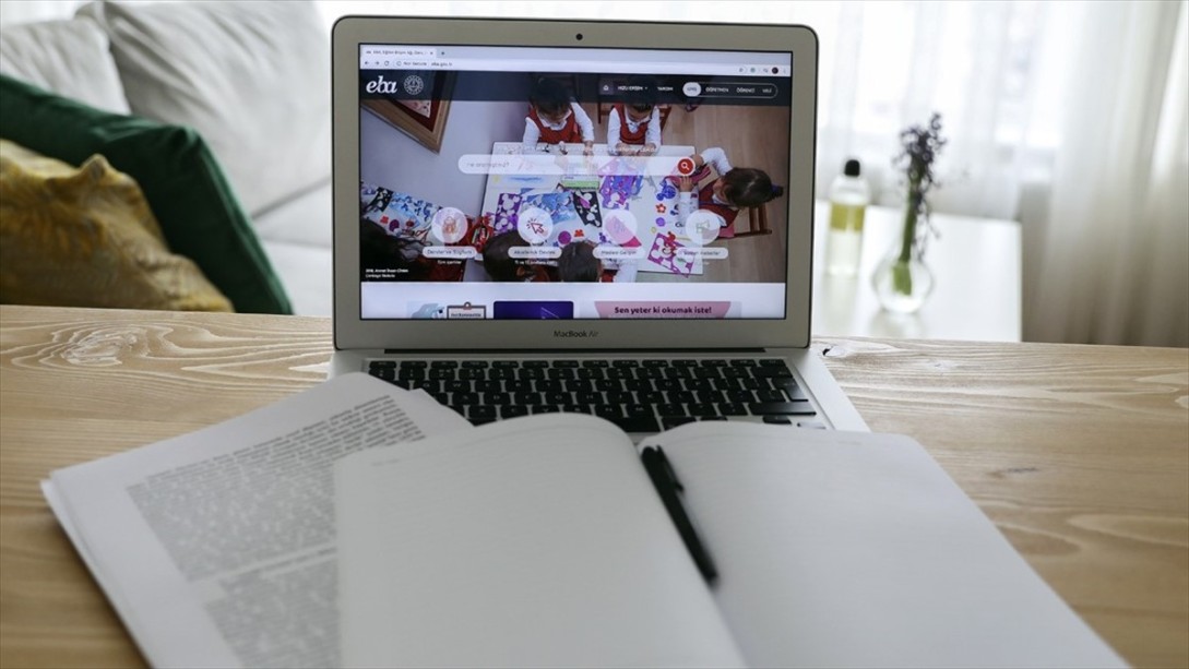 MEB, Uzaktan Eğitimle İlgili Merak Edilenleri Cevaplandırdı