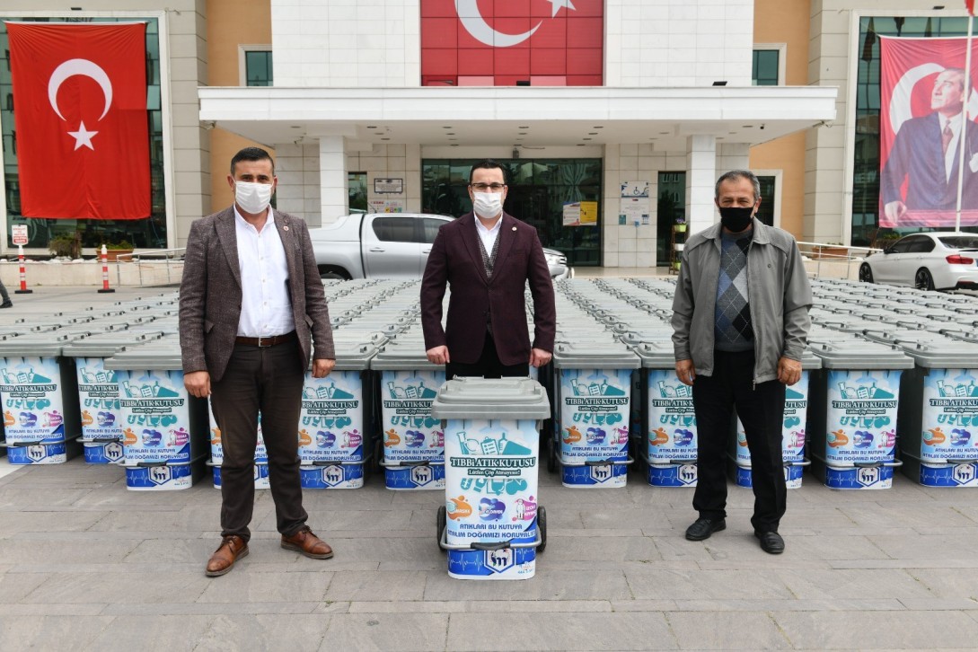 Mustafakemalpaşa'da Kullanılmış Maske ve Eldivenler Tıbbi Atık Kutularına Atılacak