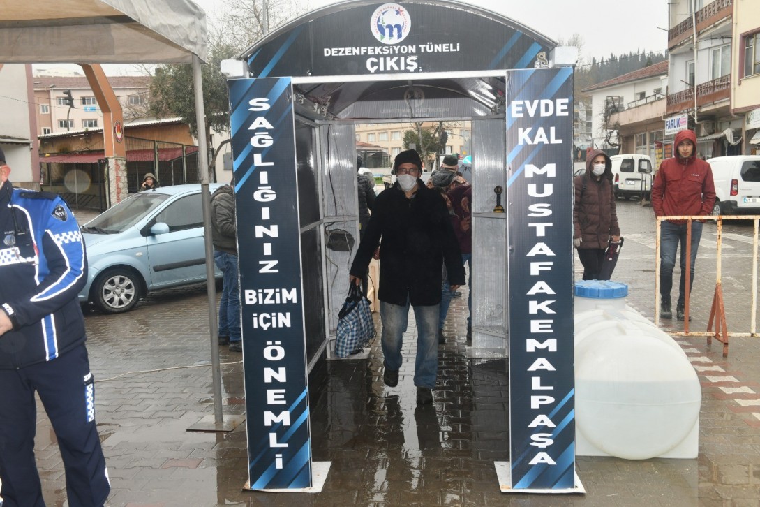 Mustafakemalpaşa'da Virüse Karşı Dezenfeksiyon Tüneli Kuruldu