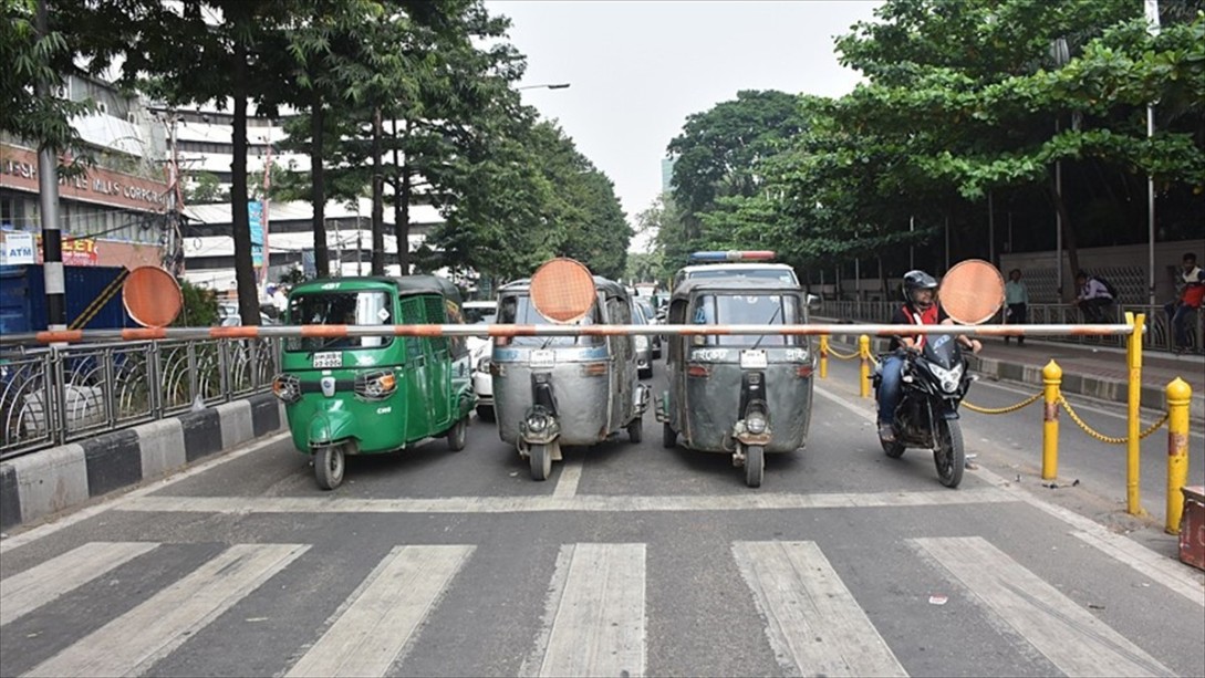 Renkli Taşıtlar Şehri Dakka