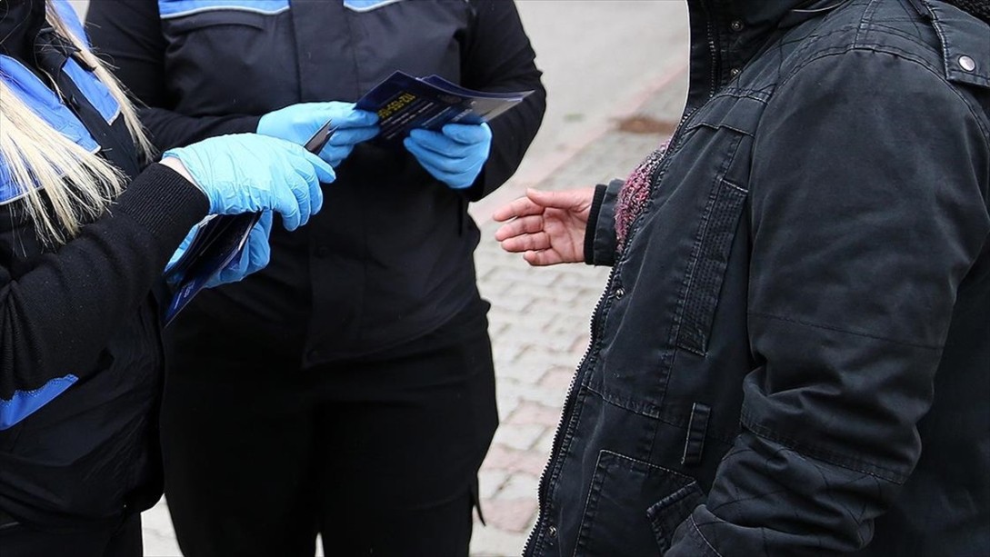 Sokağa Çıkan 20 Yaş Altı Gençlere Para Cezası