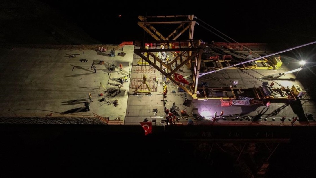 Yeni Kömürhan Köprüsü'nün İki Yakası Birleşti