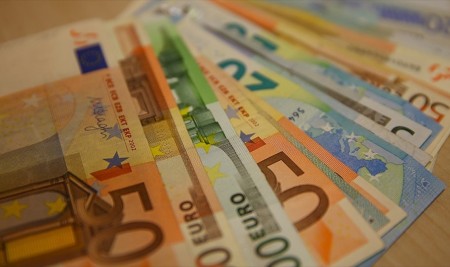 AB'de Bankacılıkta Daralma Yaşanıyor