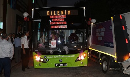 Adana'da Belediye Otobüsünde Nikah
