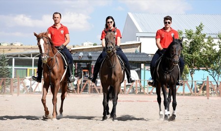 Atlı Polisler Göreve Hazır