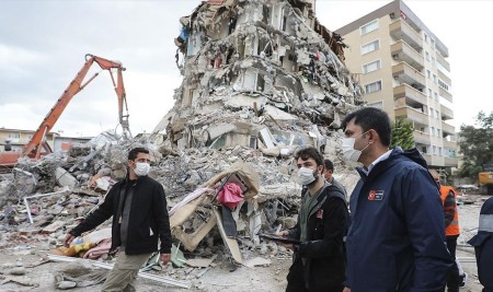 Bakan Kurum: İzmir'de Birçok Noktada Riskli Binaların Yıkım Süreci Devam Ediyor