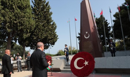 Cumhurbaşkanı Erdoğan'dan Azerbaycan'da Şehitlik Ziyareti