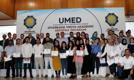 Diyarbakır Büyükşehirde Medya Okulu Mezunlarına Sertifika