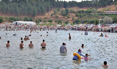 Doğuda Tatilcilerin Vazgeçilmez Adresi: Hazar Gölü