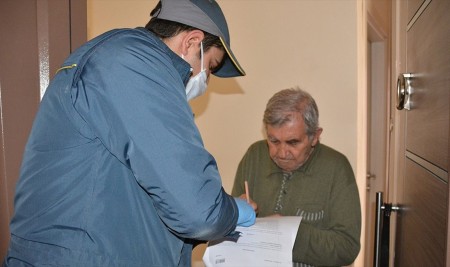 Emekli Vatandaşlara Maaşları Konutlarında Verilmeye Başlandı