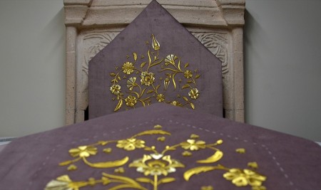 Hanedan Türbelerindeki 'Puşide'leri Yeniliyorlar