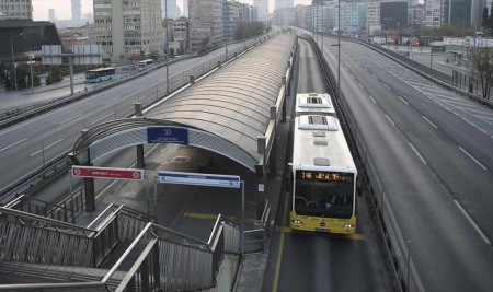 İstanbul'da Metrobüs, Vapur ve Otobüsler Hizmet Vermeye Devam Ediyor