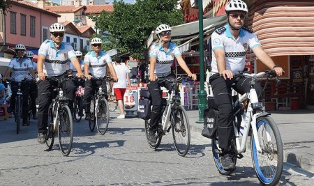 İzmir'in İncisinde Trafik “Beyaz Kırlangıçlar”a Emanet