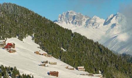 Kaçkarlar 'Beyaz Gelinliği'yle Bir Başka Güzel