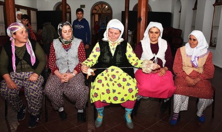 Köy Kadınları Sahne Tozunu Sevdi