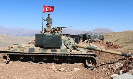 Mehmetçik Herekol Dağı'nda Kuş Uçurtmuyor