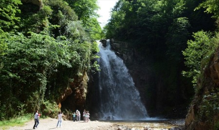 Örümcek Ormanları'ndaki Şelale Ziyaretçilerini Bekliyor