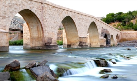 Tarihi Palu Köprüsü Ziyaretçilerini Bekliyor