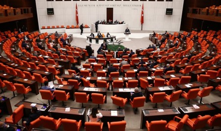 Türk Askerinin Irak Ve Suriye'deki Görev Süresi Uzatıldı