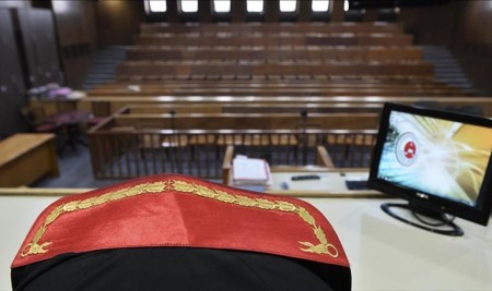 Tutuklu ve Acil İşler Dışında Davalar 30 Nisan'a Kadar Ertelendi