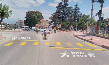 Yaya ve Okul Geçitlerine 'Önce Yaya' Görselleri