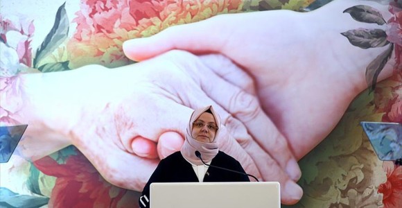 Bakan Zehra Zümrüt Selçuk: Yaşlı Nüfusumuzu Yaşayan Hazinelerimiz Addediyoruz