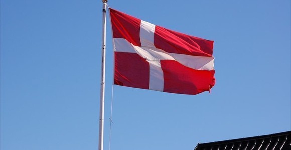 Danimarka'dan Türk Turiste Peçe Cezası