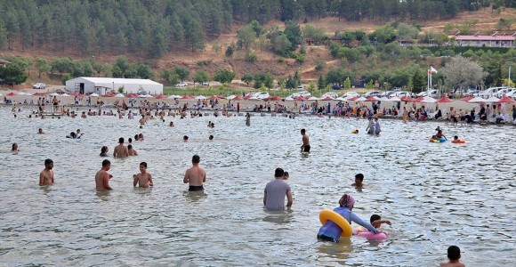 Doğuda Tatilcilerin Vazgeçilmez Adresi: Hazar Gölü