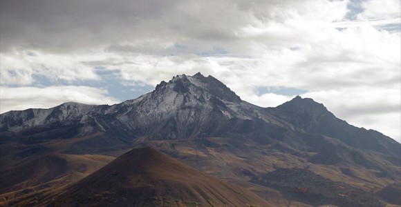 Erciyes Beyaz Örtüyle Kaplandı