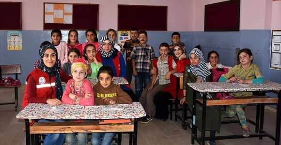 Gençler Köy Çocuklarının Yüzünü Güldürdü