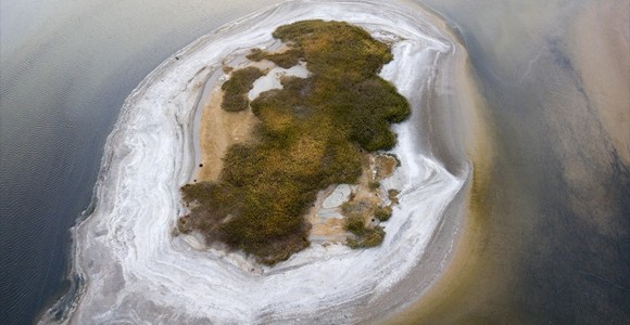 Göl Suları Çekilince Adacık Ortaya Çıktı