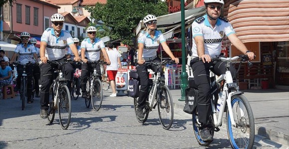 İzmir'in İncisinde Trafik “Beyaz Kırlangıçlar”a Emanet