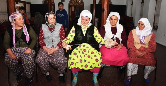 Köy Kadınları Sahne Tozunu Sevdi