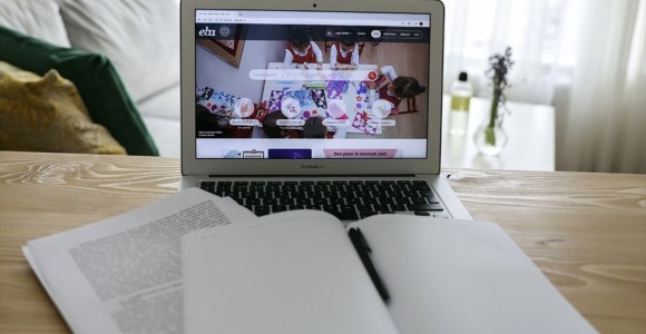 MEB, Uzaktan Eğitimle İlgili Merak Edilenleri Cevaplandırdı