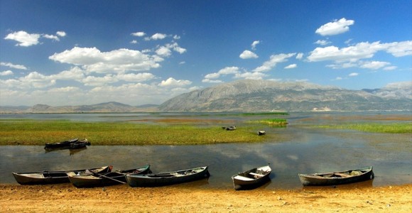 Nilüferleriyle Ünlü Işıklı Gölü Doğaseverleri Bekliyor