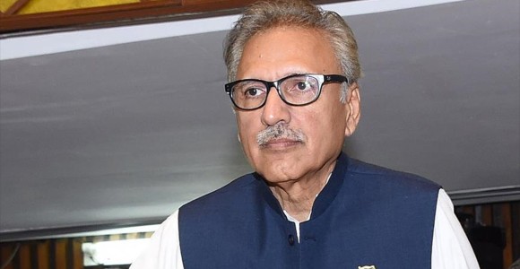 Pakistan'da Arif Alvi Yemin Ederek Göreve Başladı