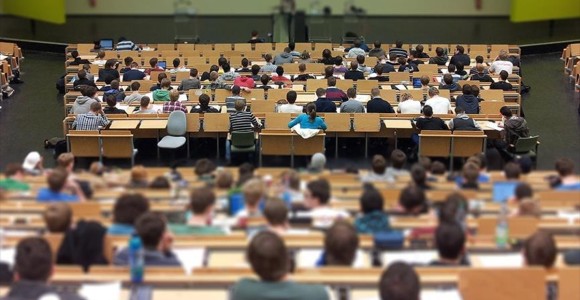 'Rektörlükte 3 Yıl Profesörlük Şartı Kaldırıldı'