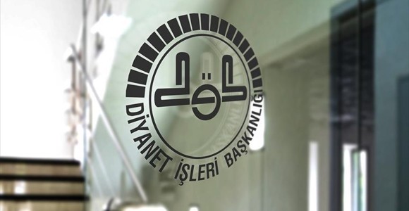 Sigara İçen Diyanet Personeline Hac Görevi Verilmeyecek