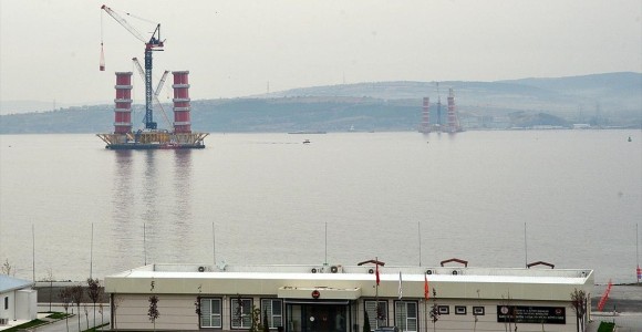 'Simgelerin Köprüsü' Yükseliyor