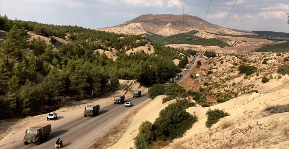 Suriye Sınırına Komando İle Askeri Araç Sevkiyatı