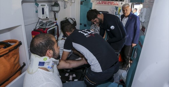 TBMM Başkanı Yıldırım Kazazedelerin Yardımına Koştu